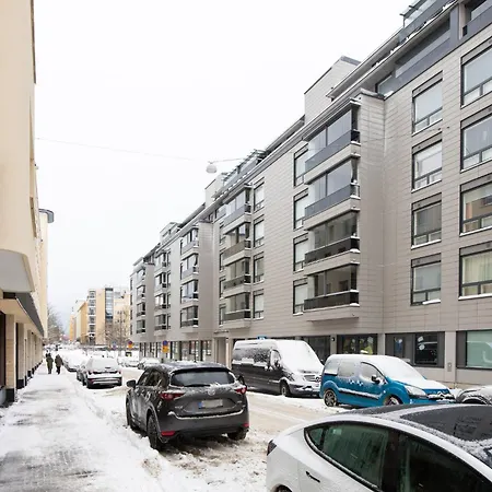 Private Flat, Balcony & Spacious Bathroom, Seamless Check In *