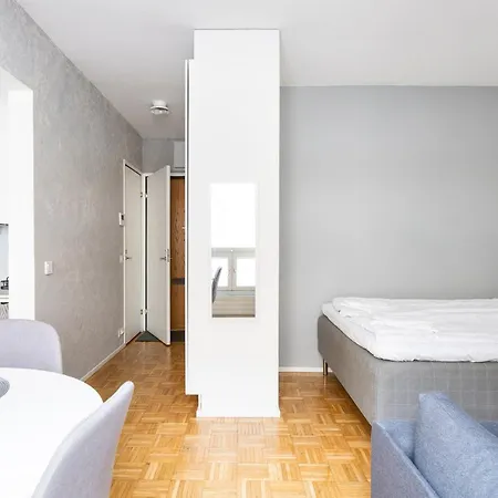 Private Flat, Balcony & Spacious Bathroom, Seamless Check In Lejlighed *