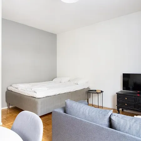 Private Flat, Balcony & Spacious Bathroom, Seamless Check In * Helsinki